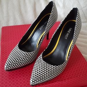Nine West black & White Geometric Pumps